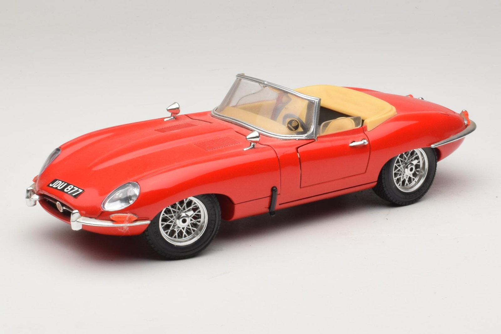 3038 Jaguar E-type Cabriolet Red BBurago 1/18