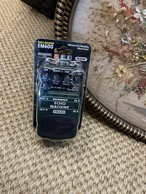 Behringer EM600 Echo Machine Stereo Delay Gitarren-Effekt-Pedal neu