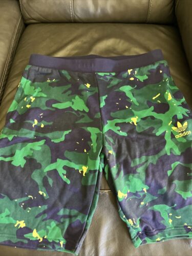 Adidas Originals Boys Green Camo Fleece Shorts Size XL With Zippered Pockets - Afbeelding 1 van 3