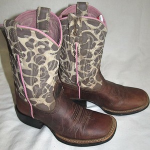 giraffe cowboy boots