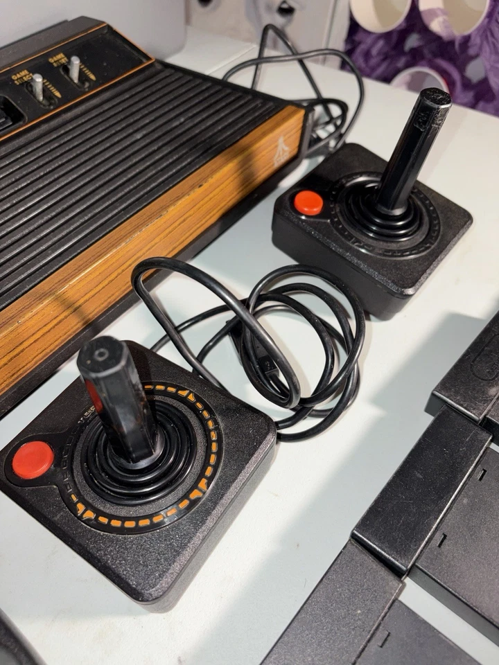 Atari 2600 Game Console with Games Cleaned Tested and Works! With 29 Games! - Image 4 of 4