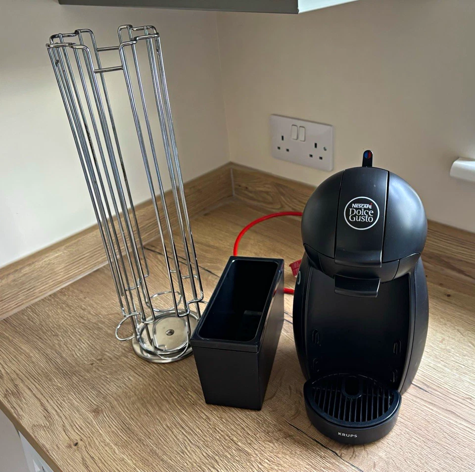 Krups KP1000 Dolce Gusto Capsule Coffee Machine 15 bar 0.6L Black Espresso, photo 1 of 4