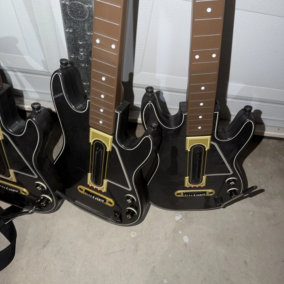 Lote de 5 Activision Guitar Hero Power guitarra sem fio Xbox 360/PS3 3 com alças - Imagem 2 de 4