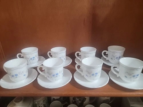 Vintage Arcopal France Cups and Saucers Set of 8 Floral Pattern Excellent Cond
