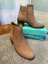 Pegada Tan Suede Pull On Bootie W/2.5” Heel Sz 40(9.5)