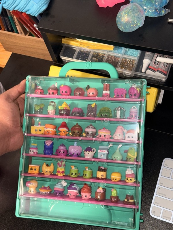 Shopkins Mixed Lot Mini Character Figures Plastic Carrying Case Unboxed