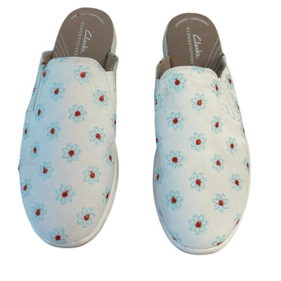 Clarks Breeze Shore CloudStepper White Canvas Flo… - image 1