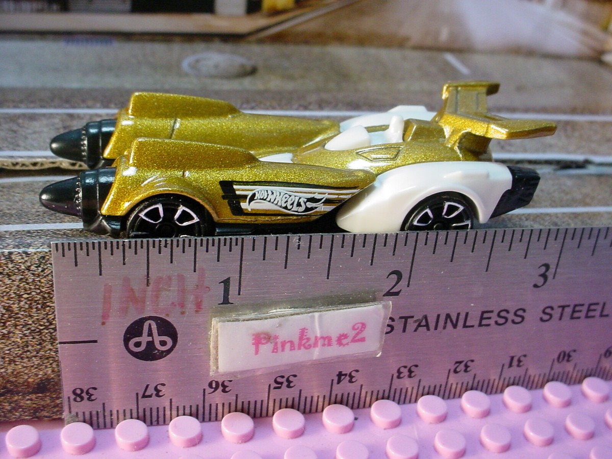 超希少 ローライダー ボディ ゴールドイエロー ホワイト 2022 Hot Wheels OLLIE ROCKET☆gold/white/trap5☆Multi Gift Pack