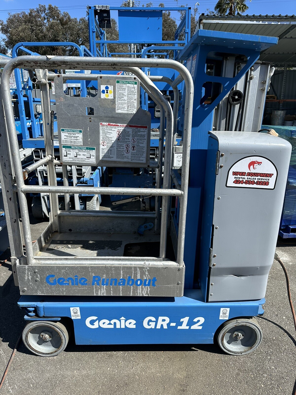 2012 GENIE GR15 ELECTRIC RUNABOUT SCISSOR VERTICAL MAST DRIVABLE ONE