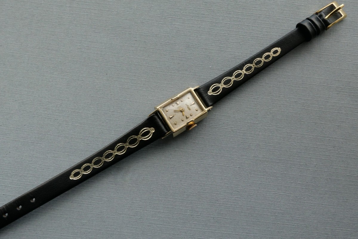 Vintage LeCoultre 14K Yellow Gold Cal.490/BW Manual Wind Watch Vintage LeCoultre 32MM 14K Yellow Gold Silver Dial Manual  main image 2