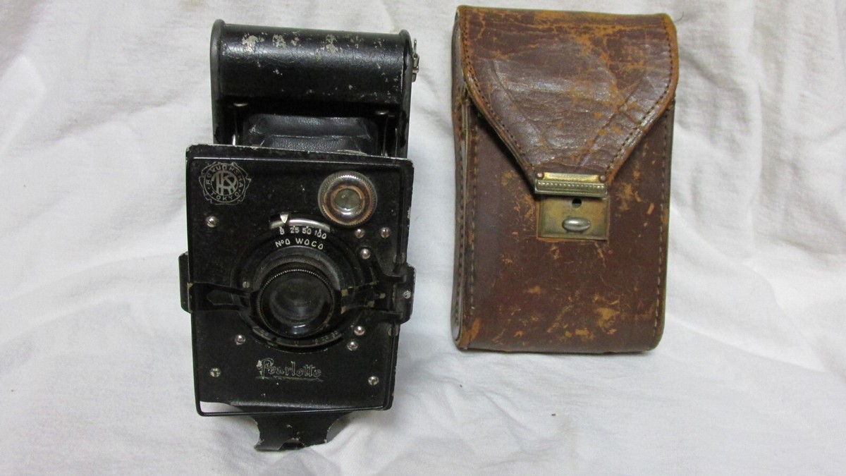 Vintage Early 1930s Konishirok Pearlette Folding Camera With Case