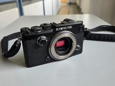 Olympus PEN-F kompakt,leicht,Allzweckkamera, ZUBEHÖRPAKET: 2xBLITZ AKKUS ADAPTER