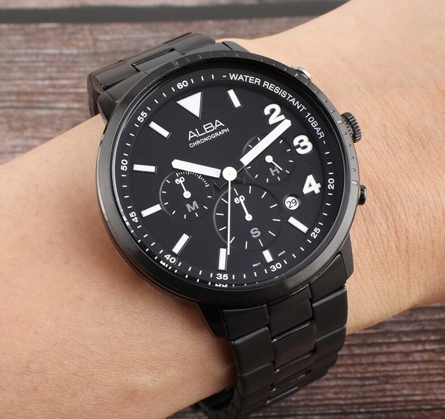 chronograph watch wr100m