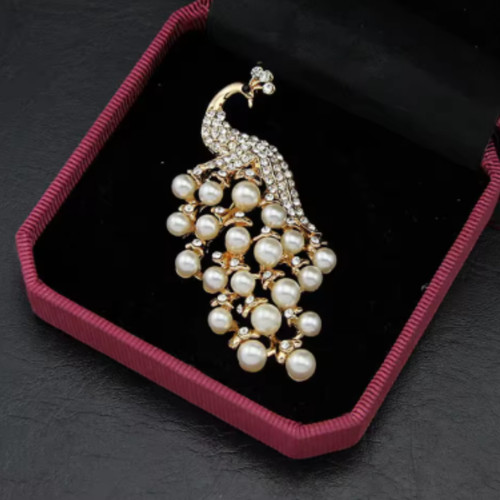 Vintage Style Peacock Bird Rhinestone Crystal White Bird Brooch Pin Pendant Gift - Image 1