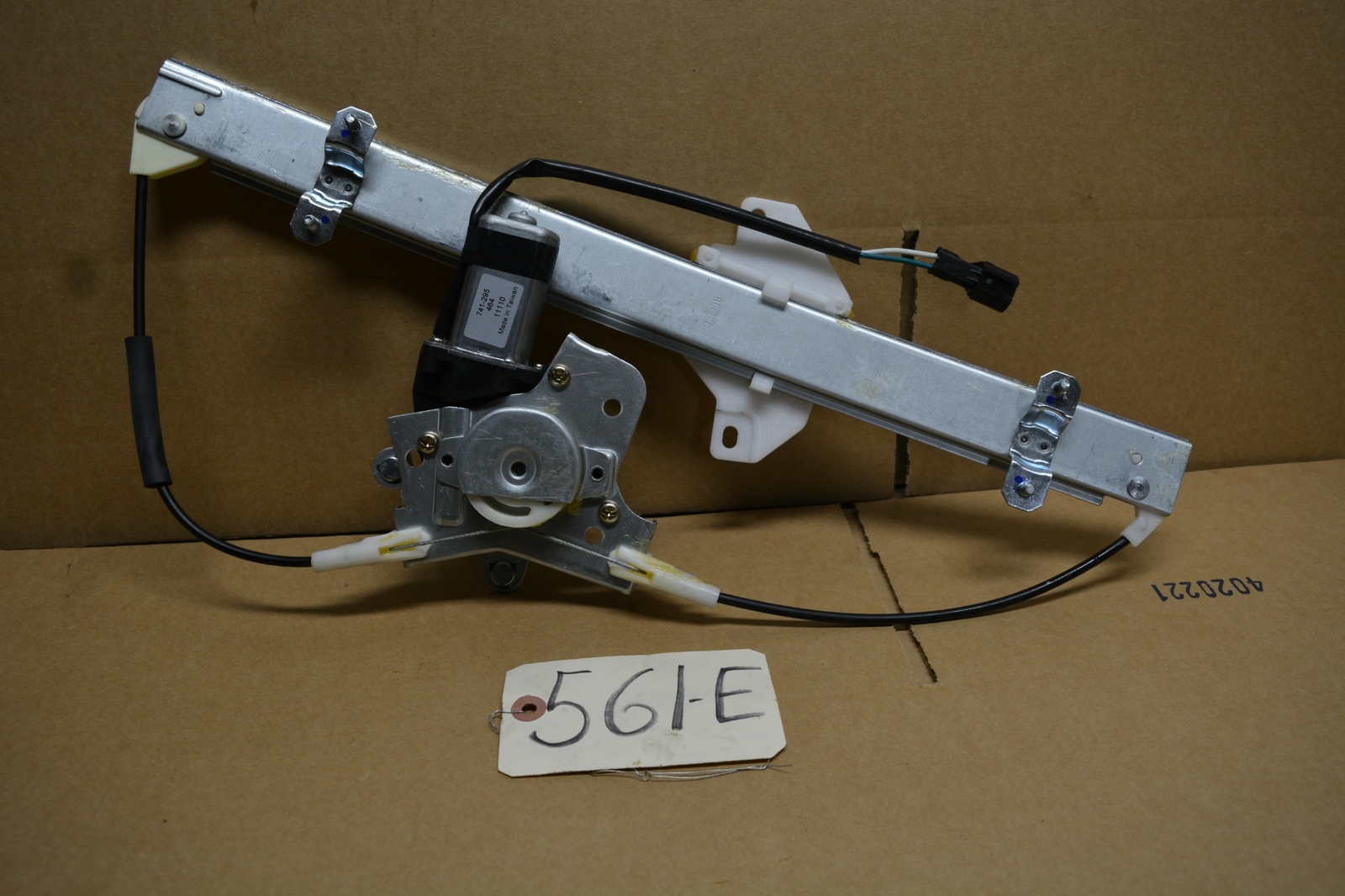 96 97 98 99 Hyundai Accent Front PASSENGER NEW Window Regulator W/ Motor #561-E