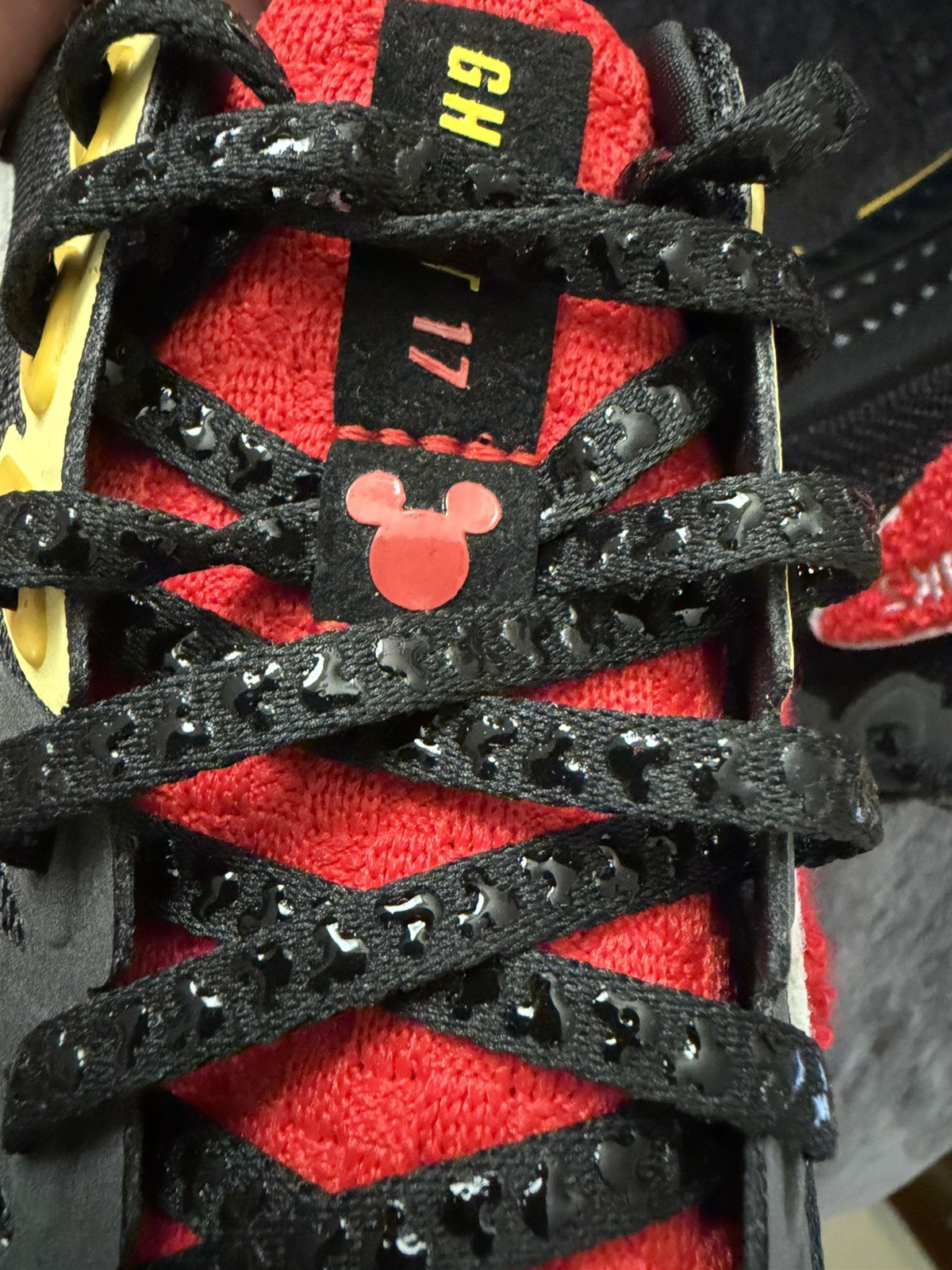 Brooks Run Disney 2026 Ghost 17 Mickey Mouse Women's W 8 WIDE 39 New Limited Ed. thumbnail 8