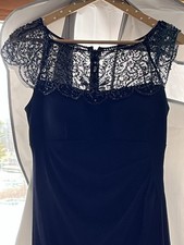 Formal Floor Length Gown. Navy Blue Size: 4 Excellent Gently Used Once.