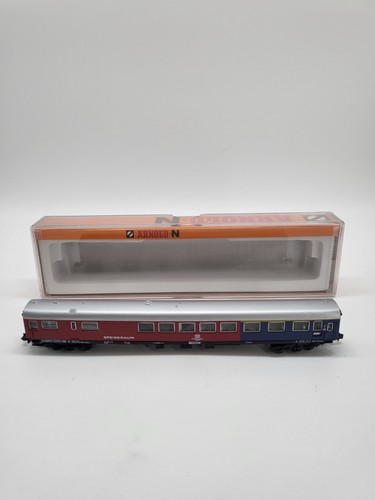 ARNOLD 3252 PERSONENWG.・HALBSPEISEWAGEN・1. KL. ABTEIL・KAKADU・ ROT/BLAU・ NEU+OVP | Condition: Neu