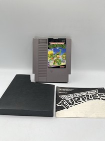 Nintendo NES Teenage Mutant Ninja Turtles Carrello con Manuale e Cover Antipolvere 