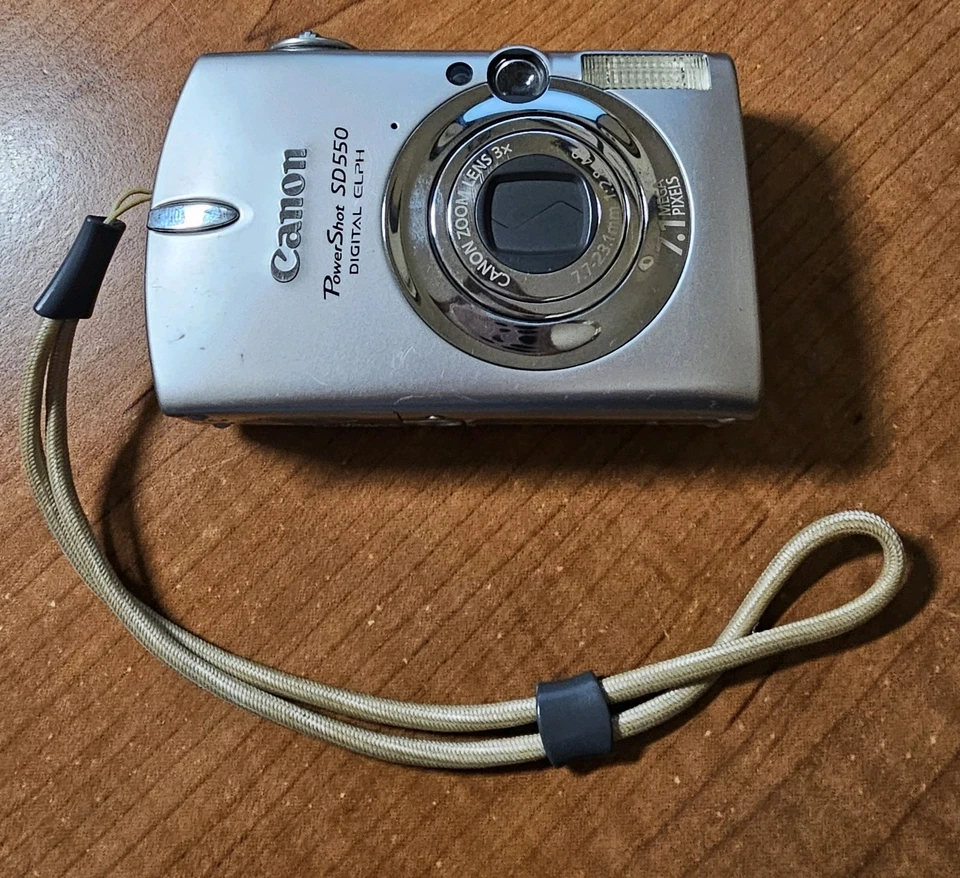 Câmera Digital Canon PowerShot ELPH SD550-SILVER - Carregador - Testado - Imagem 2 de 4