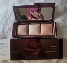 HOURGLASS Ambient Lighting Palette Volume 1 Finishing Powder Dim Light Radiant
