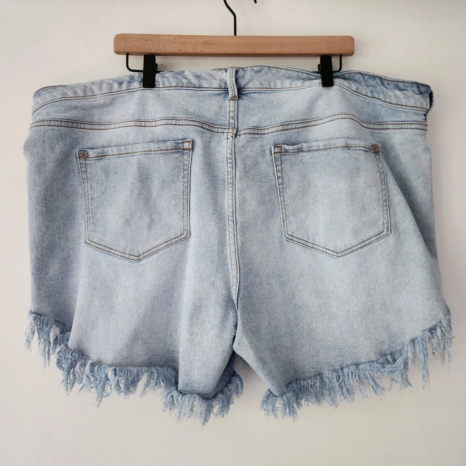 Inc Denim light wash frayed hem jean shorts womens size 24W - Image 4 of 4
