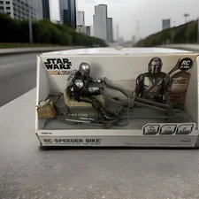 Disney Star Wars The Mandalorian: RC SPEEDER BIKE with The Mandalorian & Grogu!
