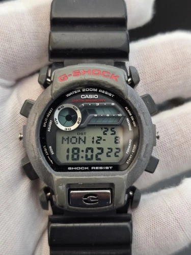 Casio G Shock G-2210 Men's  vintage watch . module 2278 . Missing button guard.