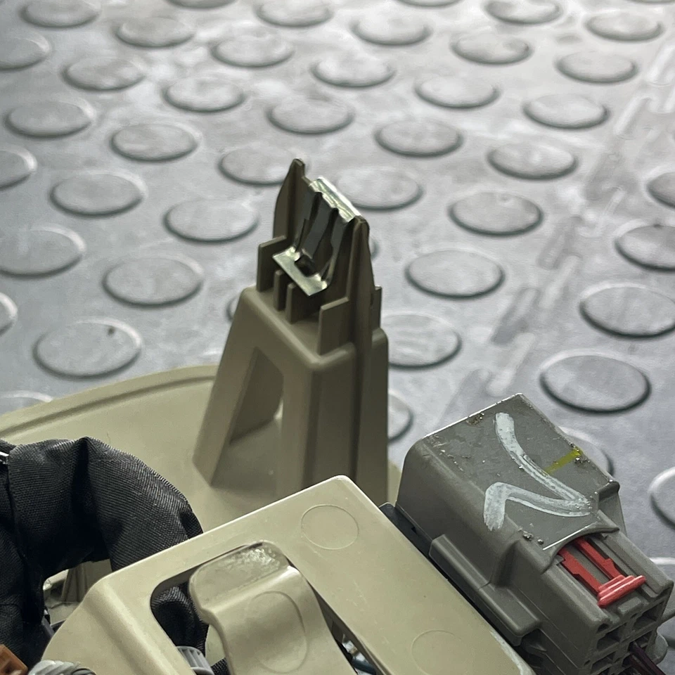 2015-2020 CHEVROLET TAHOE ВЕРХНЯЯ КОНСОЛЬ КАРТА КУПОЛ ЛАМПА OEM - Изображение 3 из 4