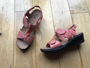 clarks wide sandals