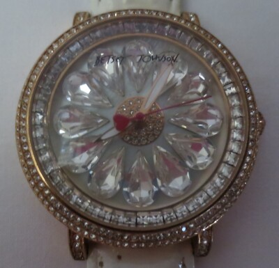 Betsey Johnson Women display picture 3