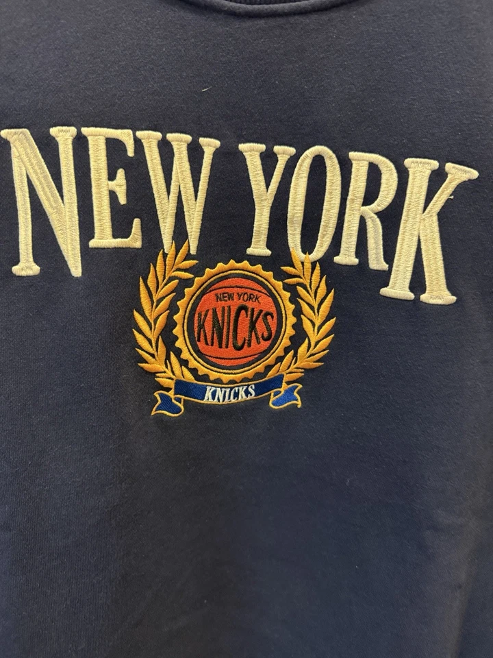 New York Knicks Crewneck Mitchell & Ness Long Sleeve Tshirt Mens Size M - Image 2 of 4