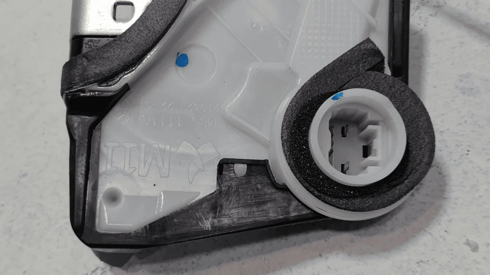 Actuador de cierre de puerta de pasajero delantero derecho Honda Pilot 2016-22 con cable OEM Foto 4 de 4