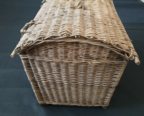 Vintage Wicker Basket Blanket Box with Domed Lid and Bamboo Fastener 58cm x 40cm - Picture 3 of 12