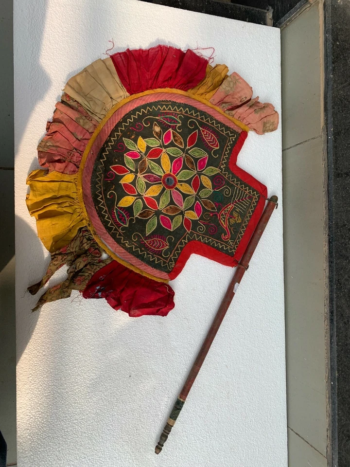 Винтажный редкий деревянная ручка вручную вышитый цветочный декоративный ручной движущийся вентилятор - Изображение 2 из 4