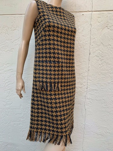 VINTAGE 1960's SPORT TRIO WOOL SHIFT HOUNDSTOOTH FRINGED DRESS - Picture 3 of 5