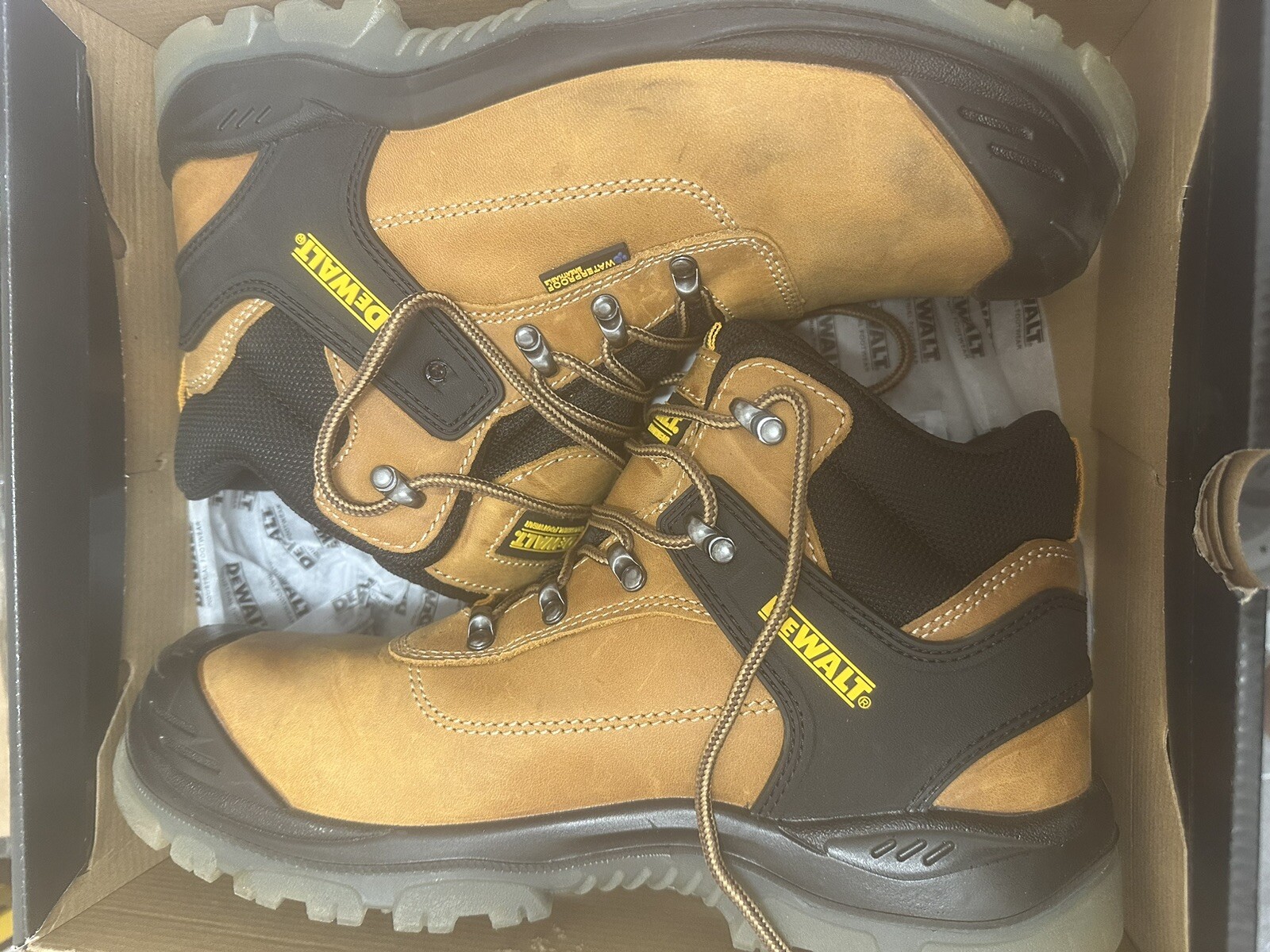 DeWalt Phoenix Safety Boots Waterproof Sl Toe Size 10 WORN ONCE 1 clip