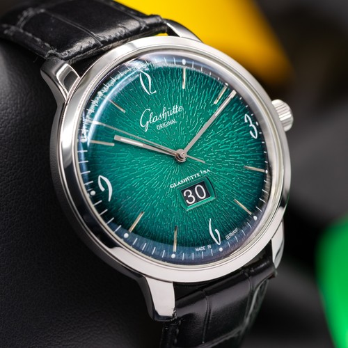 Glashutte Original Sixties Panorama Date Green Dial ref. 2-39-47-04-02-01