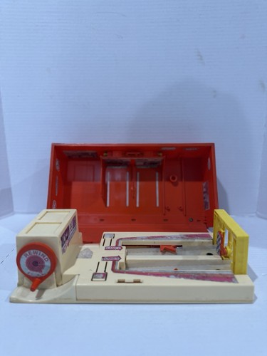 Hot Wheels 1981 Inside Track Sto & Go Race Set Playset Mattel