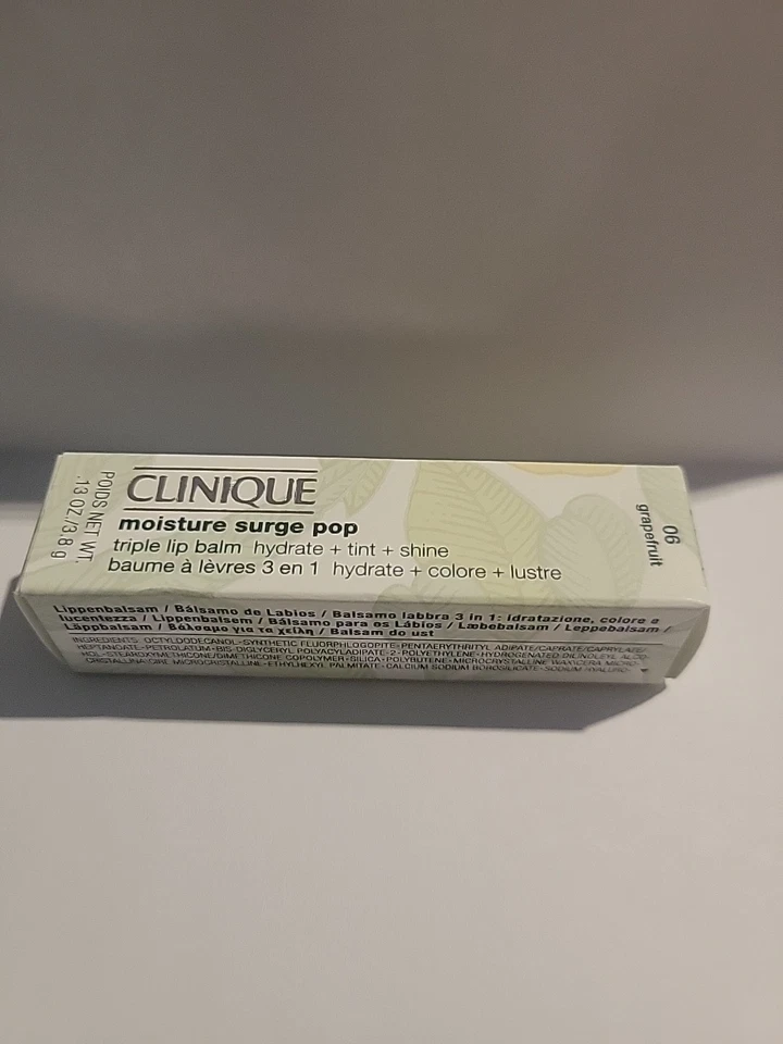 Clinique Moisture Surge Pop Triple Bálsamo Labial Tono 06 Pomelo Tamaño Completo Foto 3 de 4
