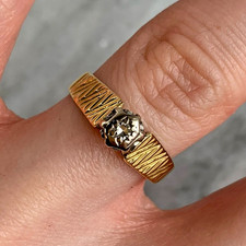 18 ct Gold Ring Diamond Solitaire Textured Shoulder  - Size M
