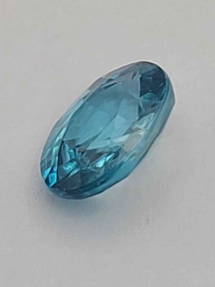 Piedra preciosa de circón azul natural de 2,83 quilates ETW - corte ovalado Foto 4 de 4