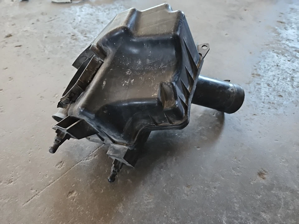 07-20 Nissan 350z 370z Infiniti G35 G37 HR/VHR Caja de admisión de aire derecha 16500-EV11A Foto 2 de 4