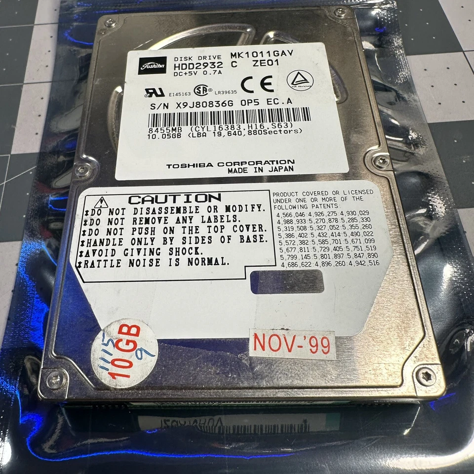 TOSHIBA MK1011GAV 2.5" 10GB LAPTOP HARD DRIVE HDD2932 C ZE01 IDE VINTAGE TESTED - Image 3 of 4