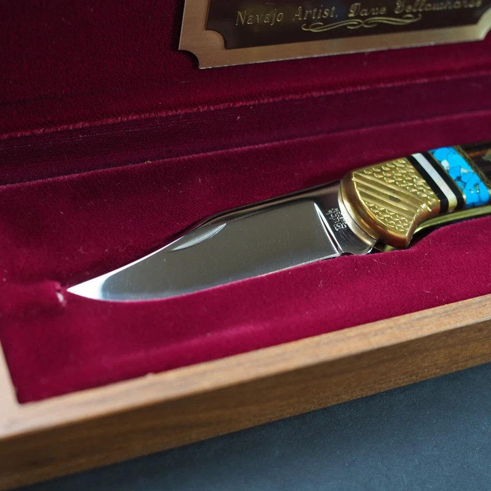 Cuchillo Dave Yellowhorse Buck Vintage Personalizado "Oso" 112 Nuevo en Caja de Madera Limitada Foto 4 de 4