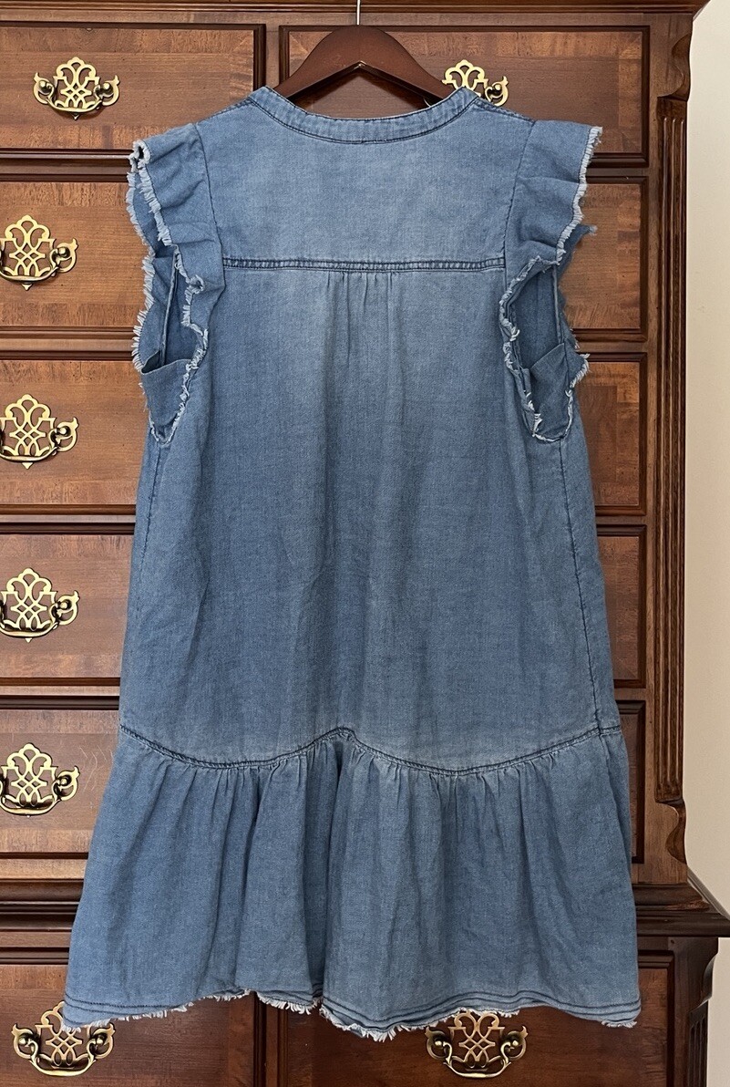Abito Pilcro Anthropologie Denim Chambray leggero con volant e orlo a fila PICCOLO S