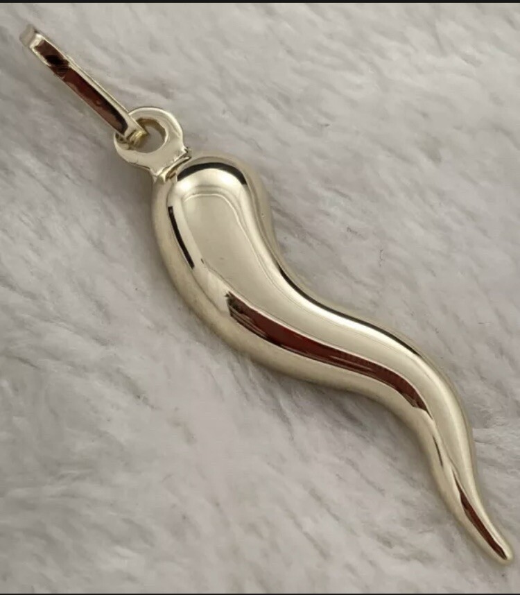 14k Yellow Gold 33mm Hollow Italian Horn Charm 14k Yellow Gold 33mm Hollow Italian Horn Charm