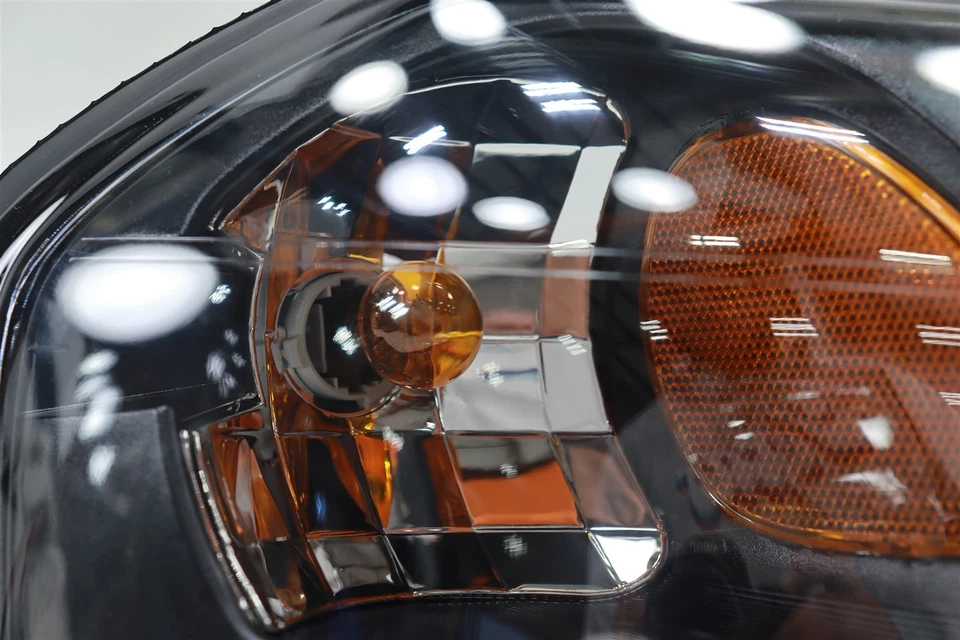 NEW OEM GM Passenger Side Headlight Assembly 10356098 Chevrolet Impala 2004-2005 - Image 4 of 4