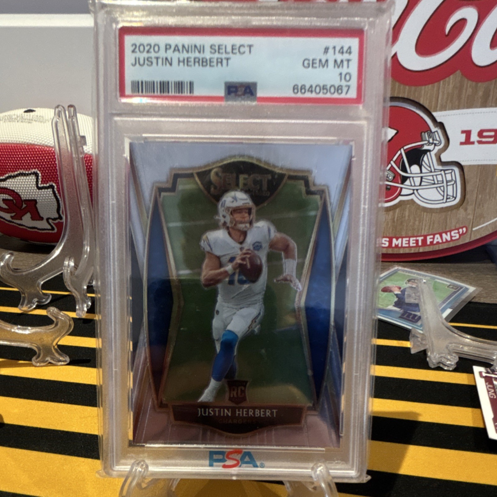 2020 Panini Select Premier Level Justin Herbert #144 PSA 10 Rookie Chargers