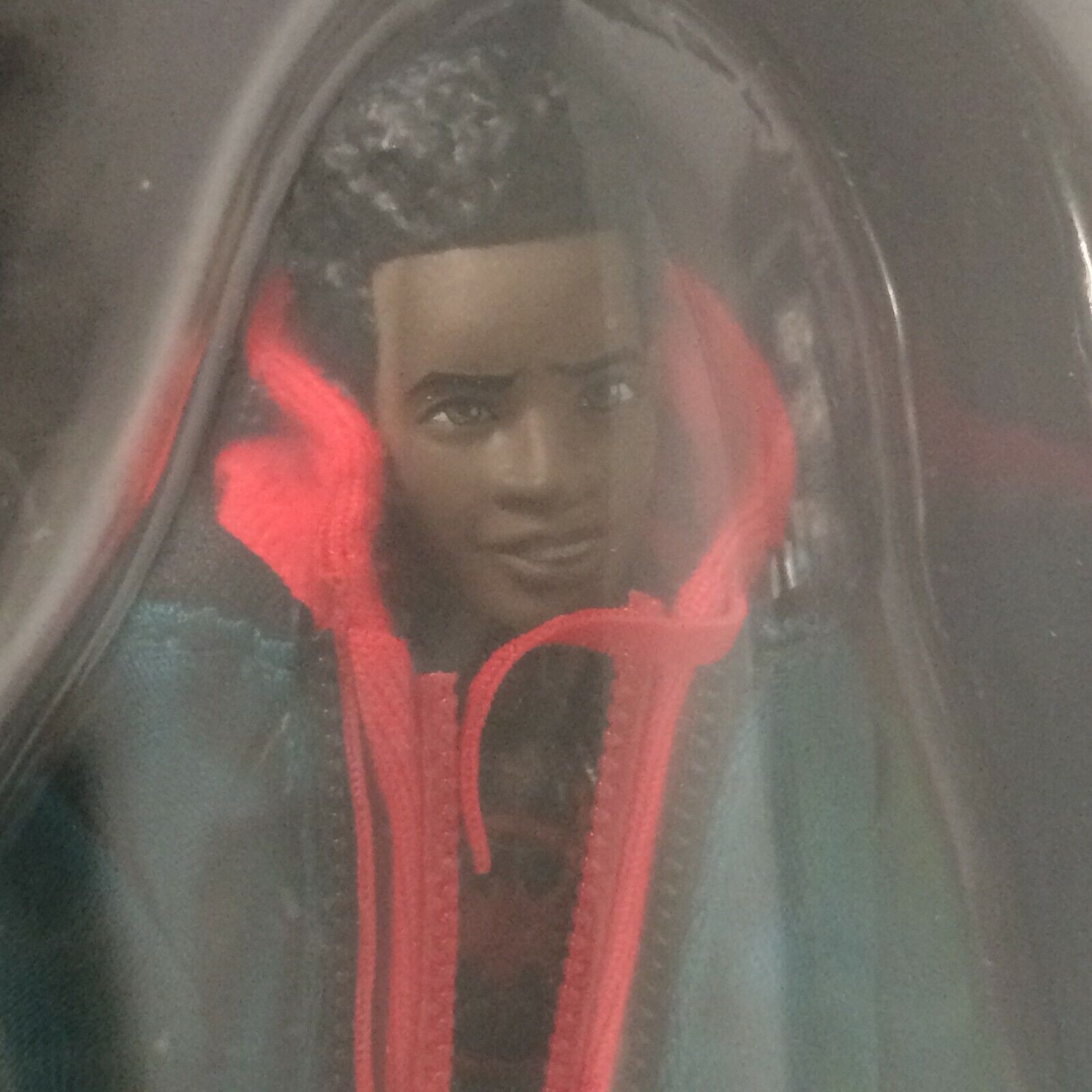 Homem Aranha - Miles Morales MAFEX n 107 da Medicom Toy